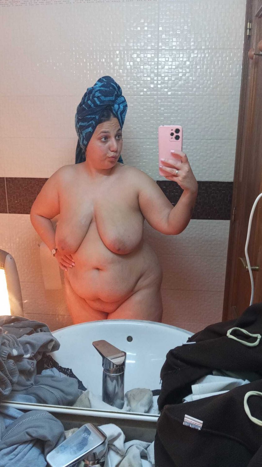 Soy una gorda puta desesperada por la lechita #dWs3UTfX