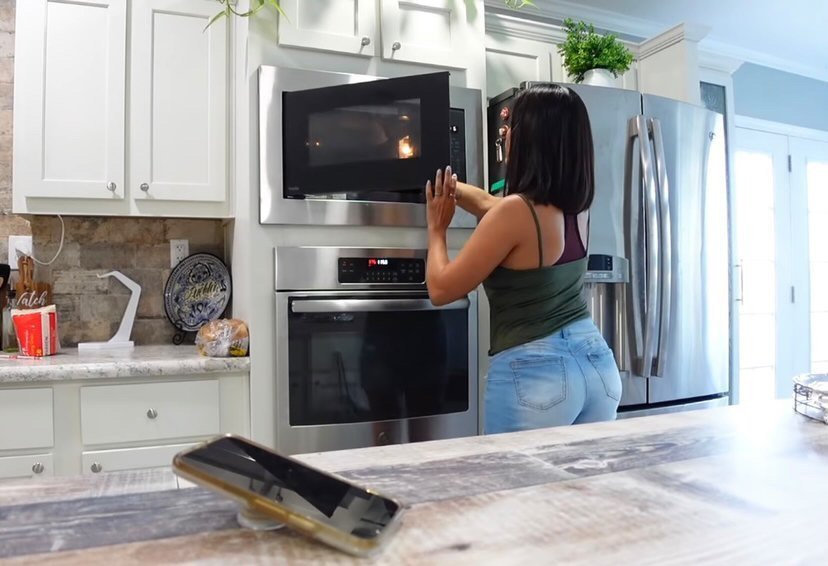 Dm if you have more photos of her (friend's mom) #B2xUGEr1