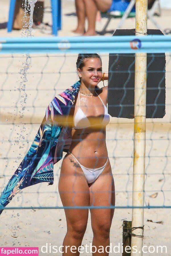 What would you rate her butt on a scale of 1 to 100? #nTXG0DOt