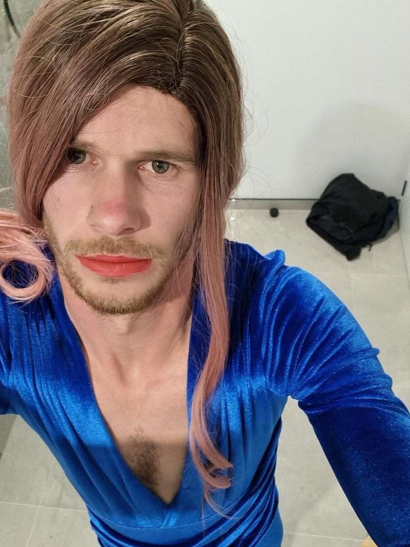 My sissy friend #40iHpQg4